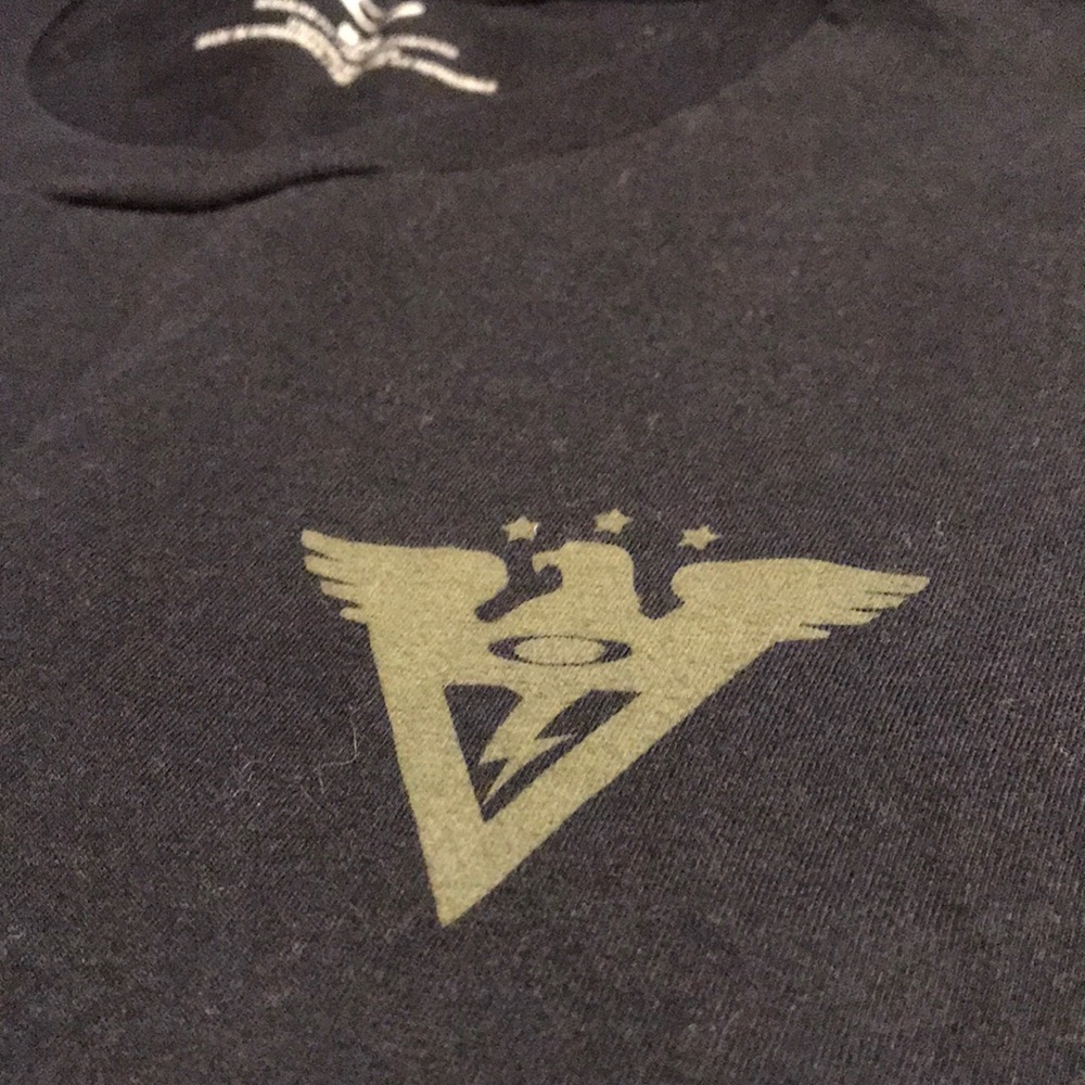 Oakley t-shirt 😈 - Picture 2 of 4